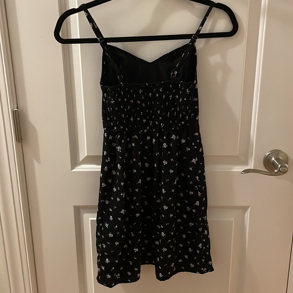 HOLLISTER BLACK FLORAL DRESS - Picture 2 of 6